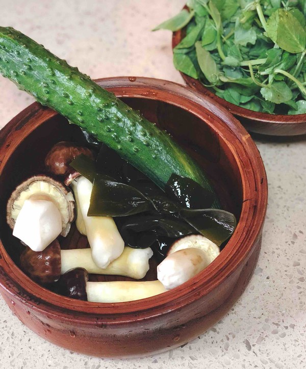 Seaweed and Matsutake Soup recipe