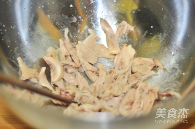 Mustard Rice Noodles Mixed with Shredded Chicken recipe