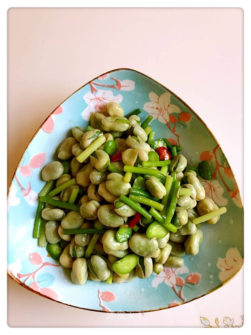 Stir-fried Broad Beans with Garlic Moss recipe