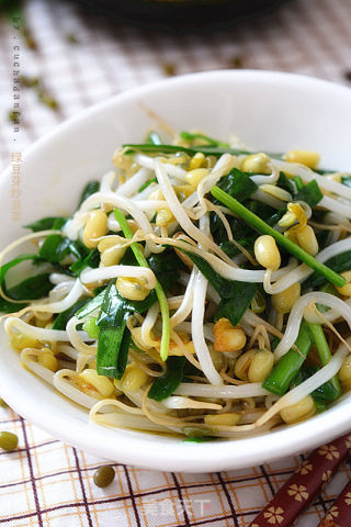 Stir-fried Leek with Mung Bean Sprouts recipe