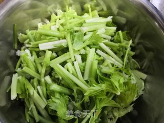 Tea Tree Mushroom Mixed with Celery recipe