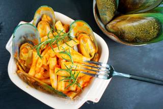 Stir-fried Macaroni with Mussels in Tomato Sauce recipe