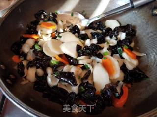 Stir-fried Fungus with Fresh Lily and Yam recipe