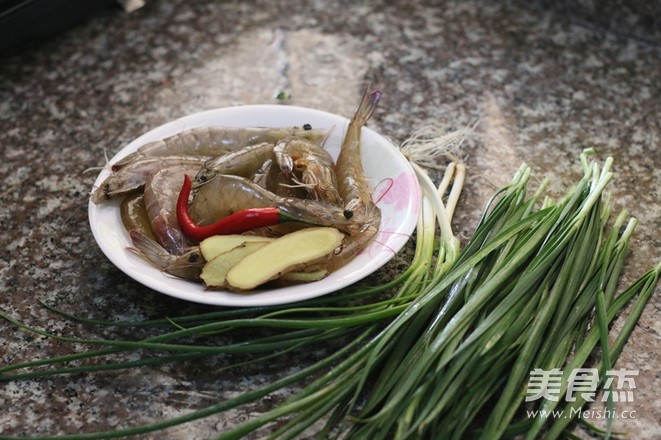 Stir-fried Shrimp with Leek recipe