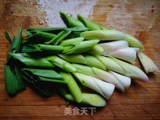 #团圆饭# Fried Large Intestine with Garlic Seedlings recipe