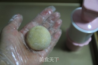 Mooncake with Lotus Seed Paste and Egg Yolk recipe