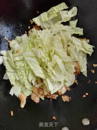 Stir-fried Pork Belly with Cabbage and Black Fungus recipe