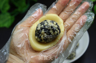 Cantonese-style Lemon Five-core Mooncake recipe