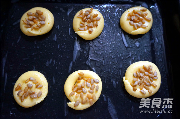 Sweet and Crispy Cookies with Nuts recipe