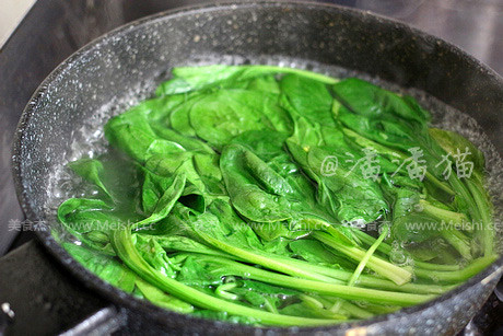 Pasta with Spinach Sauce recipe