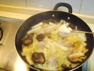 Mushroom and Cabbage Boiled Meatballs recipe