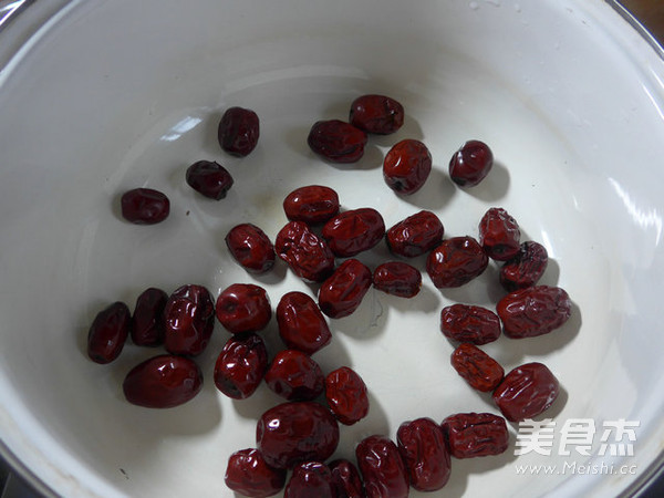 Boiled Lychees with Red Dates recipe