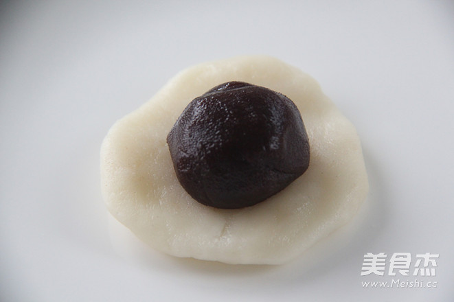 Cute Little Hedgehog Snowy Mooncakes recipe