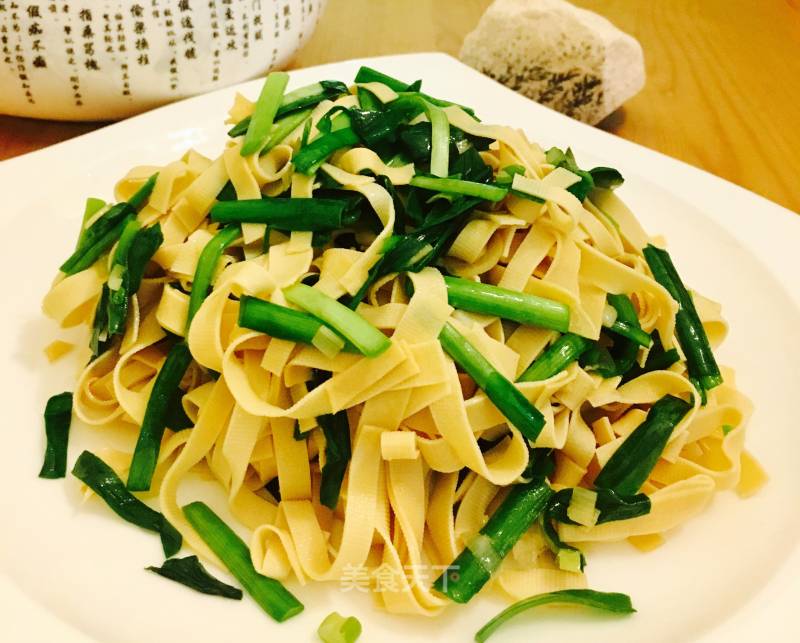 Stir-fried Chives with Tofu Skin recipe