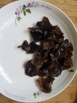 Stir Fried Fungus with Cabbage recipe