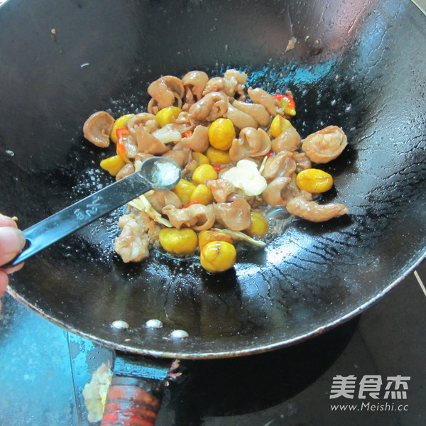 Stir-fried Raw Intestine with Bansu recipe