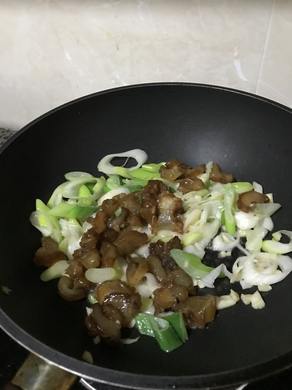 Beef Tendon Fried with Green Onions recipe