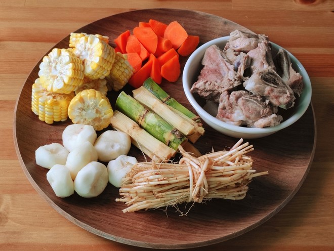 Bamboo Cane, Horseshoe and Pork Bone Soup recipe