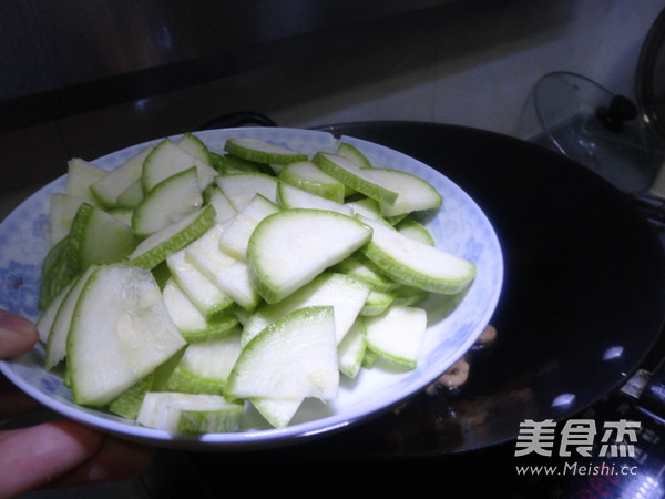 Fried Horned Melon with Sea Rice recipe