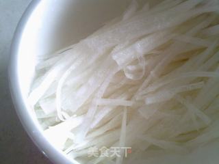Red and White Collocation-pepper Fragrant Radish Shreds recipe