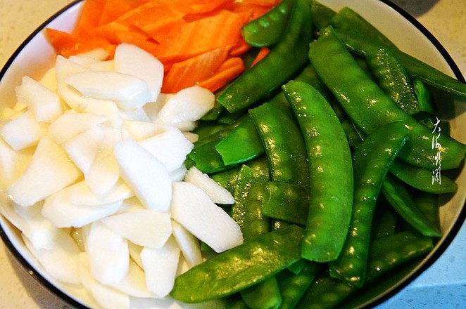 Fried Yam with Snow Peas recipe