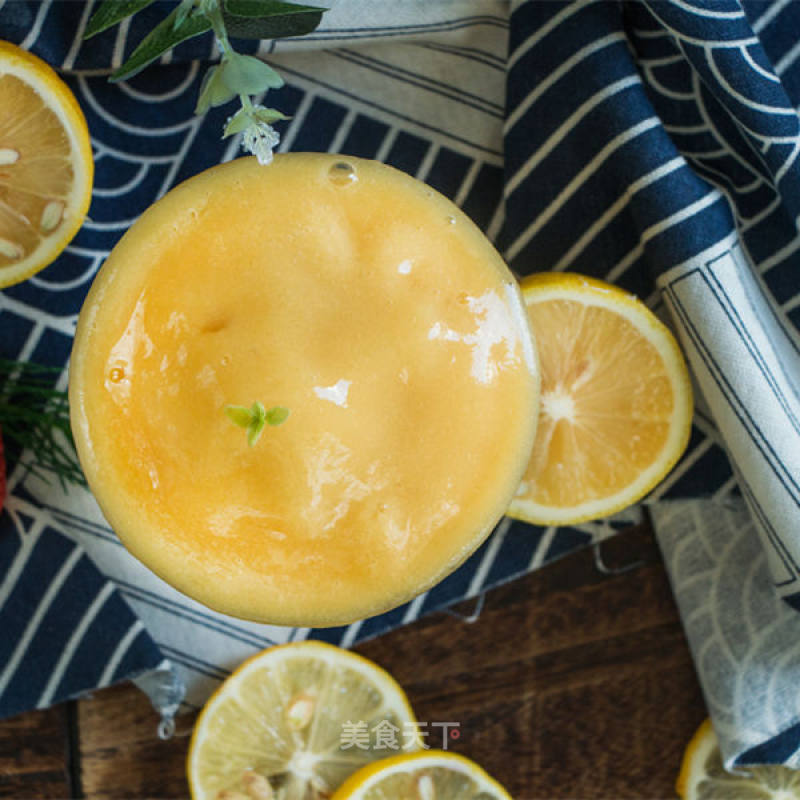 The Yellow Peach Smoothie that You Want to Eat Right After Making It