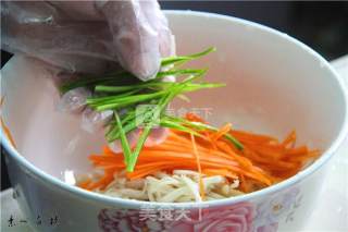 Su Xin Jujing Serves Iced Colorful Enoki Mushrooms recipe