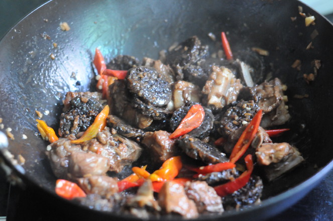 Stir-fried Pork Ribs with Blood Cake recipe