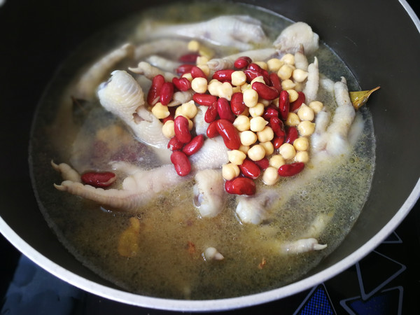 Double Bean Stewed Chicken Feet recipe