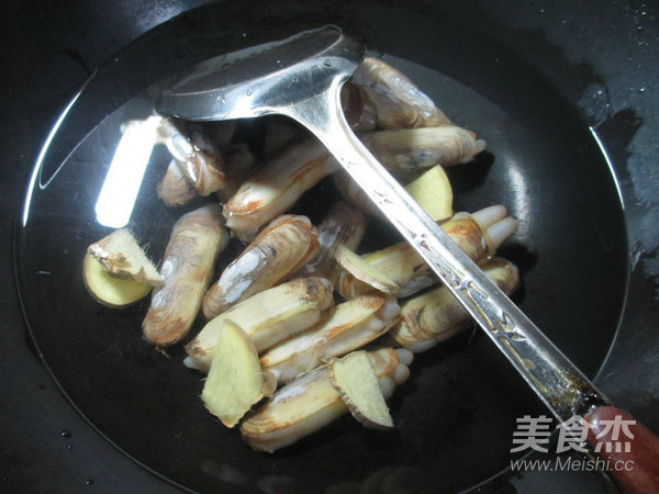 Fragrant Razor Clams recipe