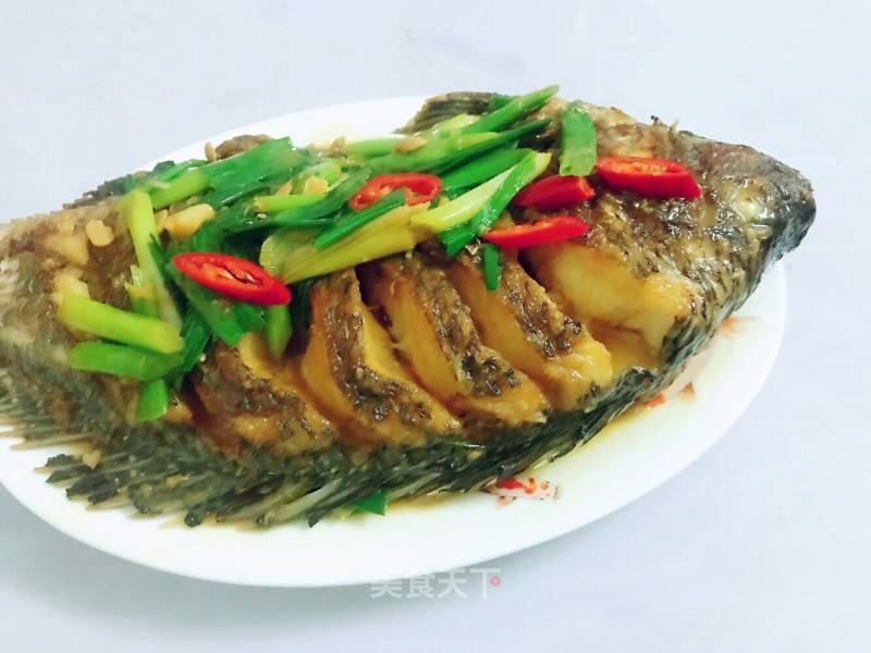 Braised Fushou Fish with Garlic Seedlings recipe
