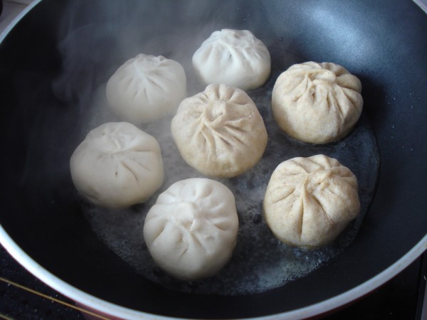 Fried Kidney Bean Buns with Whole Wheat Noodles recipe