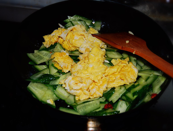 Scrambled Eggs with Cucumber recipe