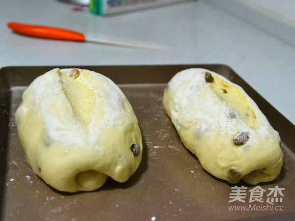 Dried Fruit Soft European Buns for The First Try recipe