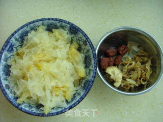 Tremella Lily Pork Bone Soup recipe