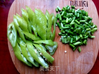 Stir-fried Tofu with Homemade Green Peppers recipe