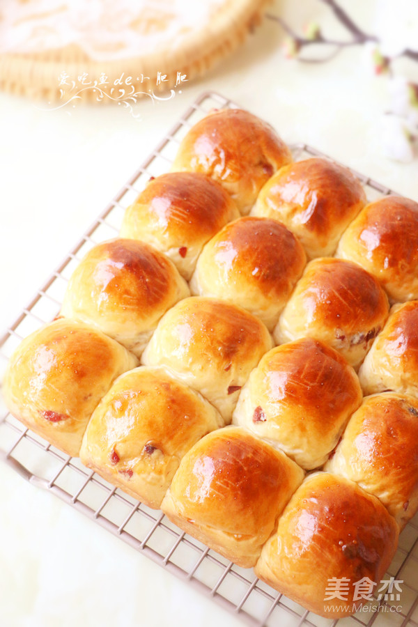 Cranberry Milk Steak Bun recipe