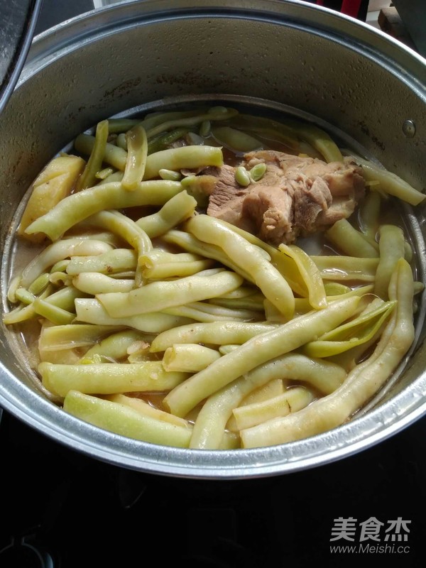 Braised Beans with Big Bone Bone recipe