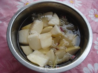 Chuanbei White Fungus Stewed Pear recipe
