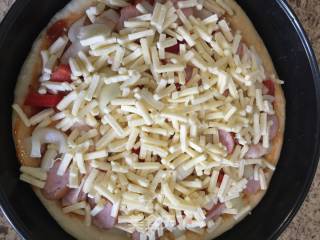 Taiwan Sausage and Bacon Pizza recipe