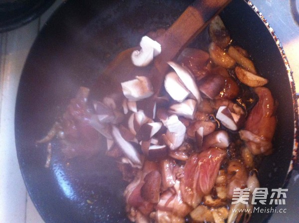 Mushroom Chicken Claypot Rice recipe