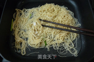 Fried Noodles with Walnuts recipe