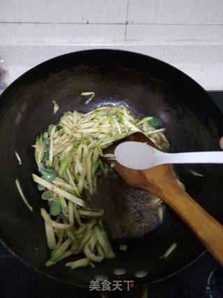 Stir-fried Zucchini with Laba Garlic recipe