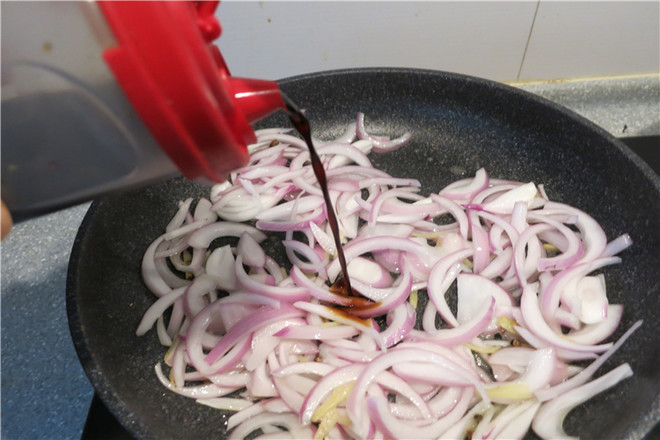 Chicken Breasts and Onions are Cleverly Paired recipe