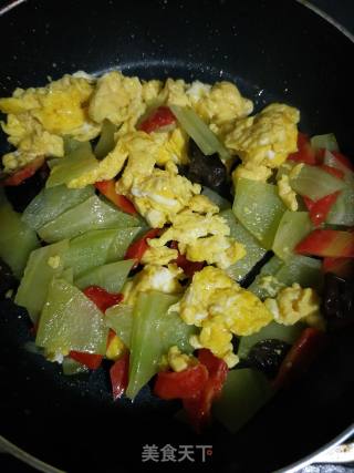 Scrambled Eggs with Green Bamboo and Fungus recipe