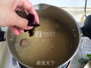 Rice Noodles with Spinach, Mushroom and Chicken Soup recipe