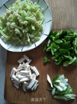 Stir-fried Green Peppers with Organic Cauliflower recipe