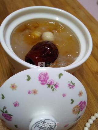 Peach Gum Tremella and Lotus Seed Soup (stewed in Water) recipe