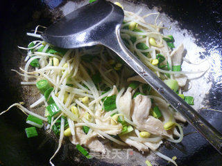 Stir-fried Soybean Sprouts with Garlic and Soy Protein recipe