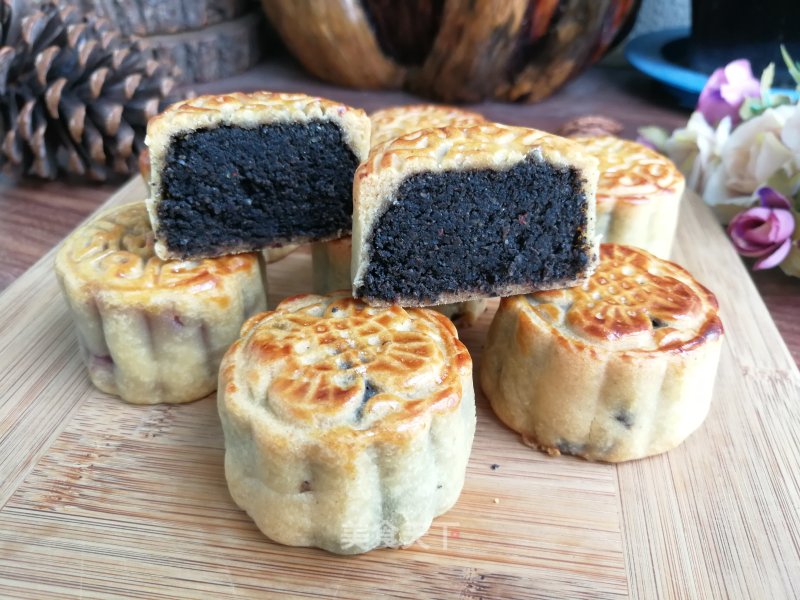 Cantonese Black Sesame Mooncake recipe